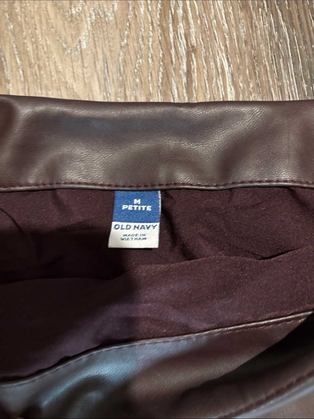 Old Navy Plum Faux Leather Mini Skirt Petite Medium - Picture 3 of 4